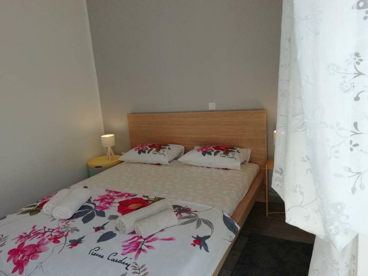Room With Garden Split Exterior photo