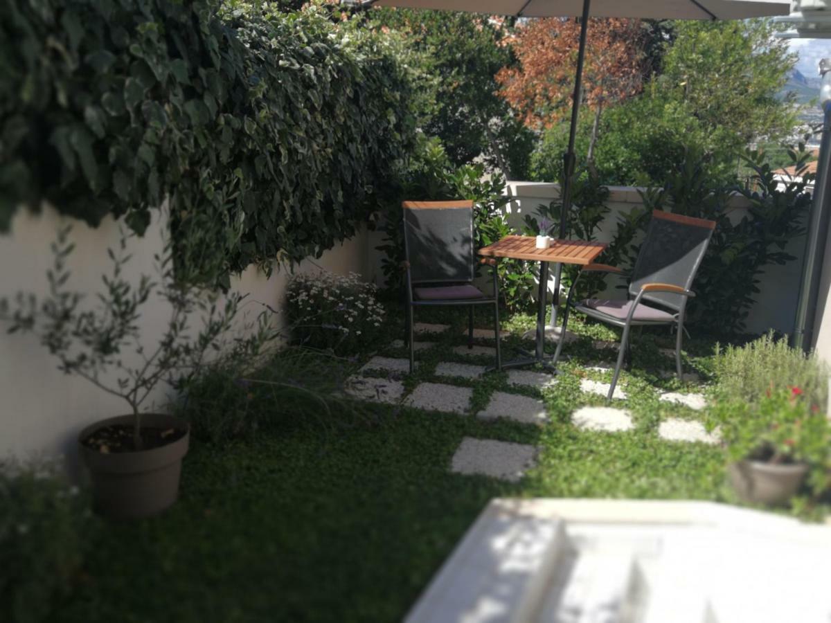 Room With Garden Split Exterior photo